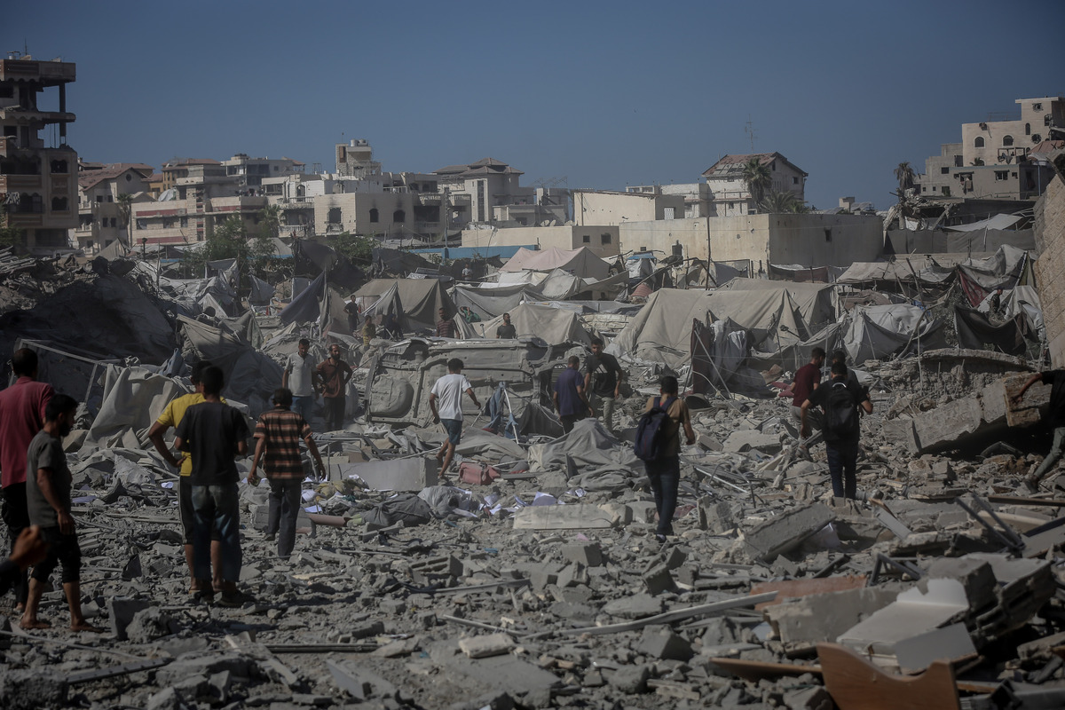Israeli airstrike hits Al-Roya Tower in Gaza City – Middle East Monitor