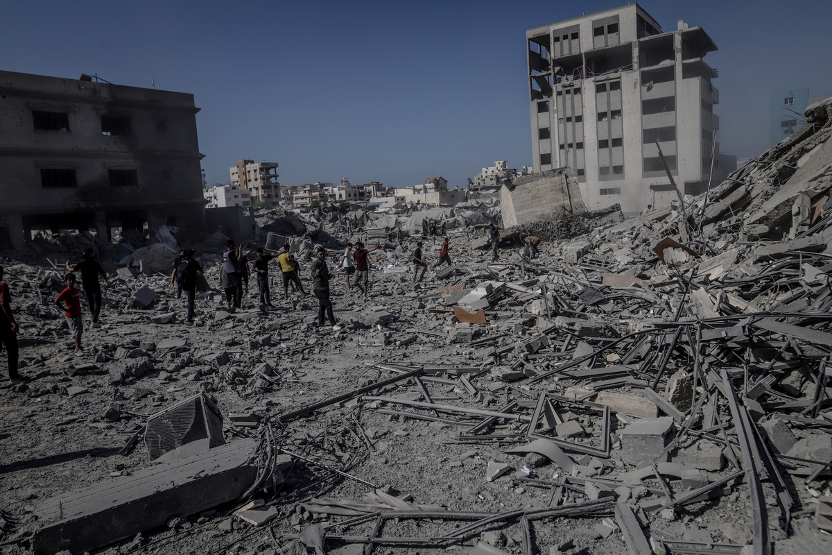 Israeli airstrike hits Al-Roya Tower in Gaza City – Middle East Monitor