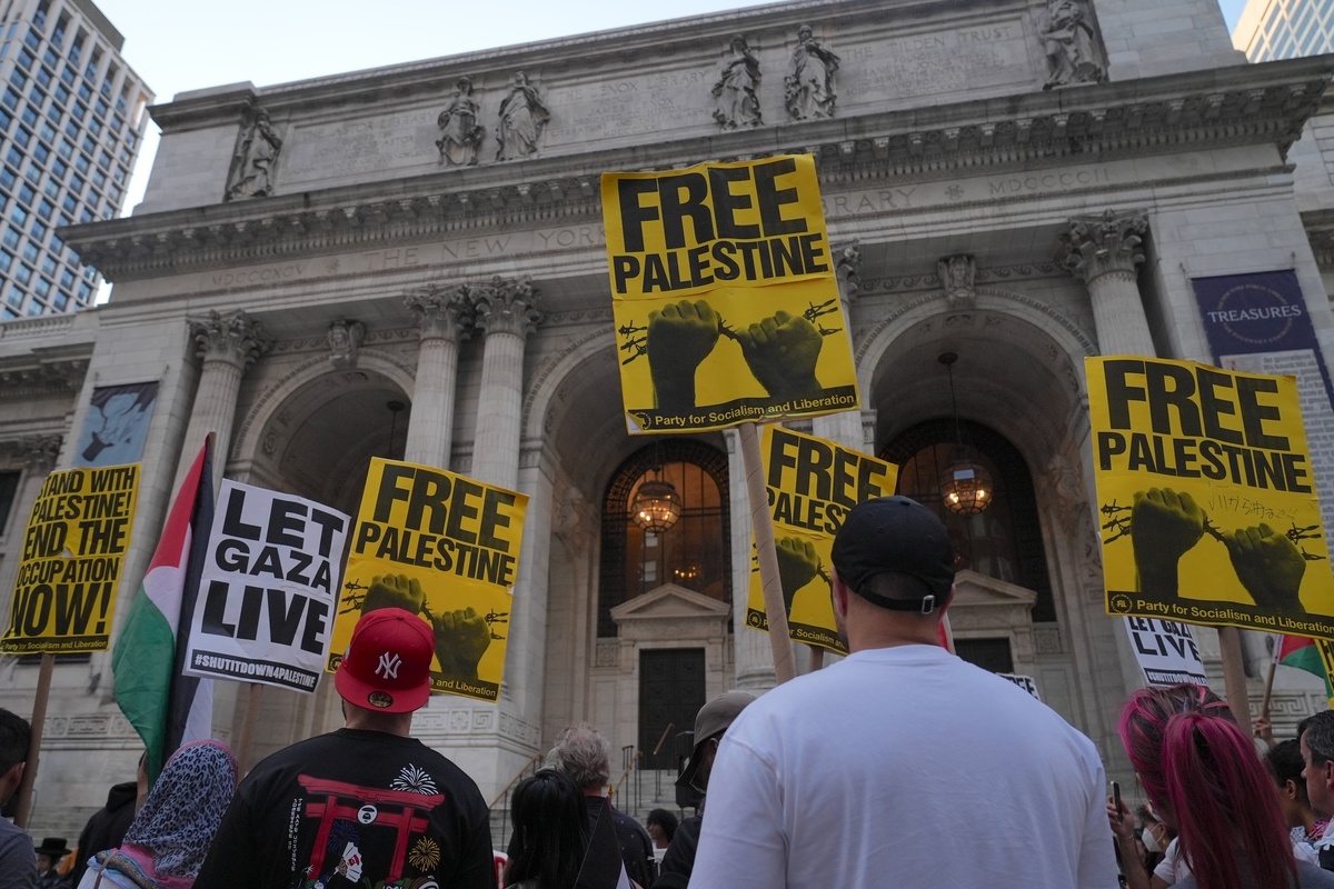 New Yorkers take to the Manhattan streets to denounce Israeli bombings in the Gaza Strip and demand an end to the genocide in Gaza, on Friday evening, led by People's Forum, on September 12, 2025, in New York City, USA. [Selçuk Acar - Anadolu Agency]