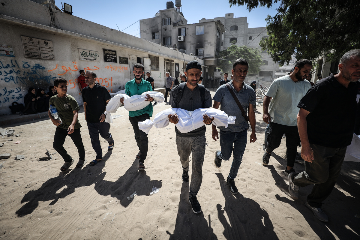 Citizens and relatives of the Palestinians, including children, who died as a result of Israeli army attack on Abu Salmiya family apartment in Al-Shati refugee camp carry the dead bodies as bodies are being taken from the al-Shifa Hospital for burial in Gaza City, Gaza on September 20, 2025. [Khames Alrefi - Anadolu Agency]
