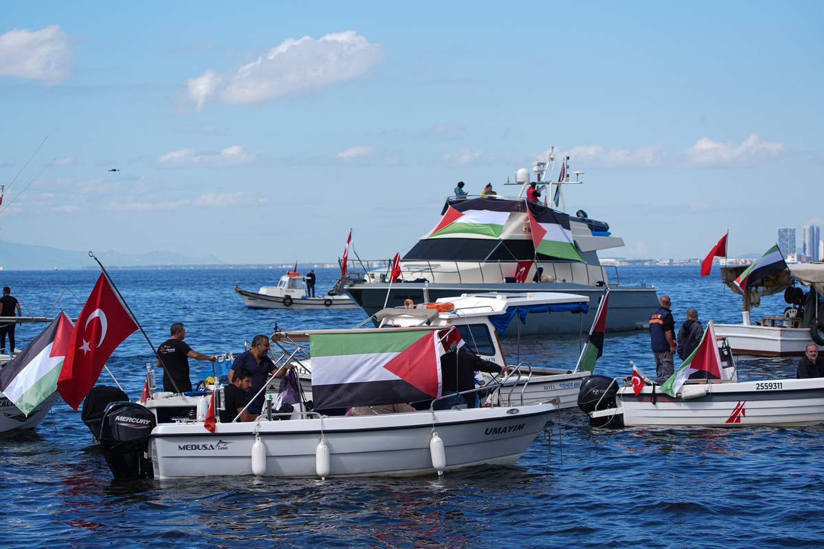 9 aid boats continue to sail to Gaza to challenge Israeli blockade