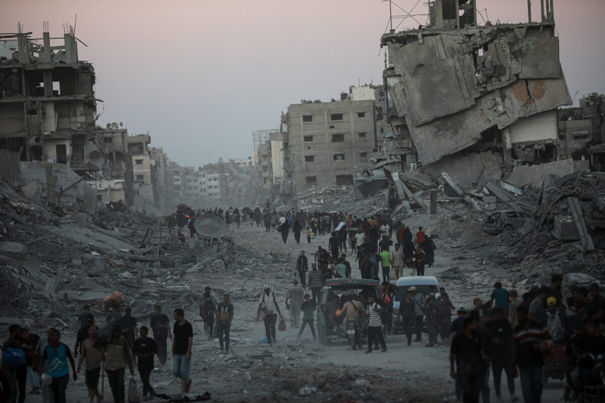 Palestinians returning to their homes are met with severe destruction as they began returning to their homes in the city of Gaza City, Gaza with the ceasefire coming into effect in the Gaza Strip on October 10, 2025. [Abdalhkem Abu Riash - Anadolu Agency]