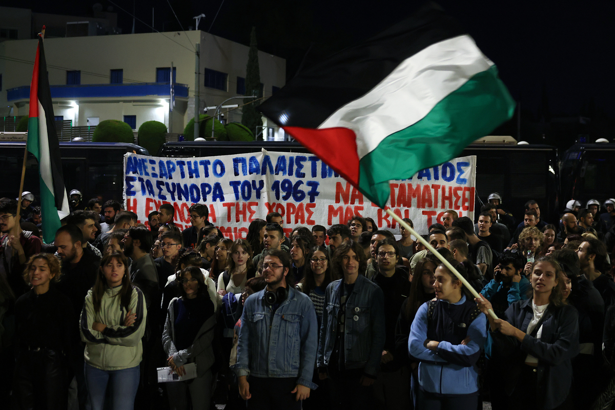 Investigation accuses Greek shipping firms of supplying Israel during Gaza war