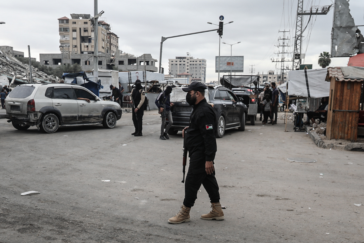 Police and security forces deploy at main intersections and begin patrols to ensure security following the implementation of the cease-fire in Deir al-Balah, Gaza, on October 12, 2025. [Moiz Salhi - Anadolu Agency]