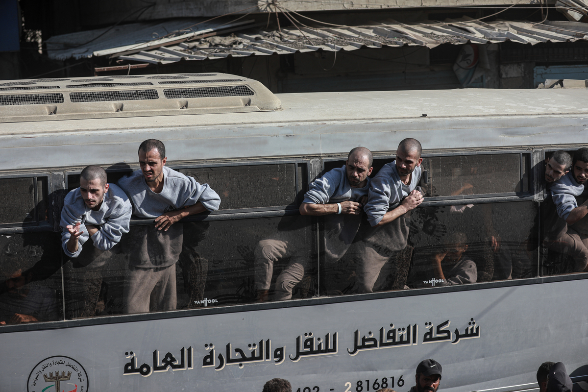 Palestinians released by Israel under the first phase of the ceasefire agreement arrive at Nasser Hospital in Khan Yunis, Gaza, for medical check-ups and scheduled events on October 13, 2025. [Abdalhkem Abu Riash - Anadolu Agency]
