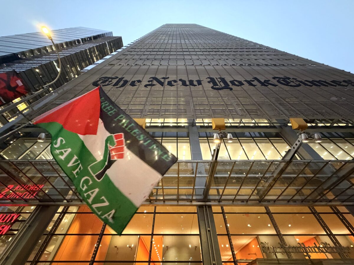 A vigil is held outside The New York Times headquarters in Manhattan, New York City, to honor Palestinian journalist Saleh Aljafarawi, who was killed in Gaza, on October 14, 2025. [Selçuk Acar - Anadolu Agency]