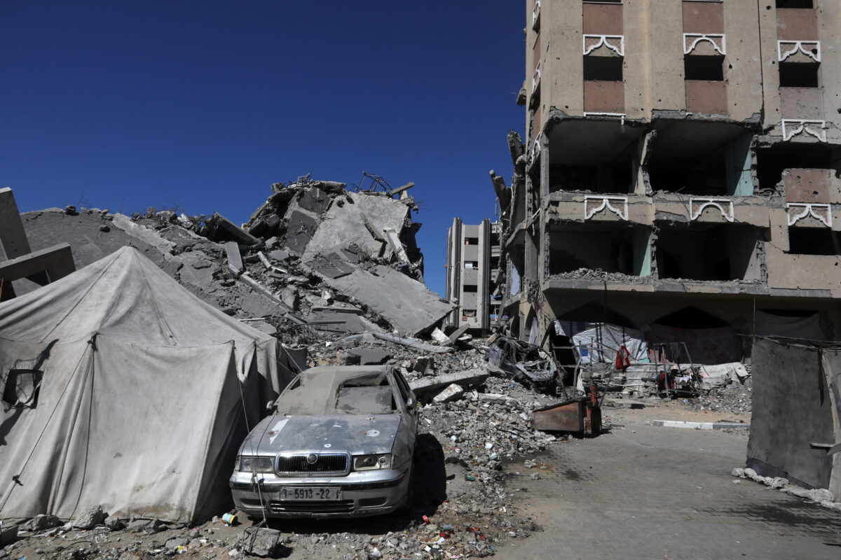 A view of the destruction and debris of buildings following the ceasefire as daily life continues in Khan Yunis, Gaza on October 18, 2025. [Abed Rahim Khatib - Anadolu Agency]