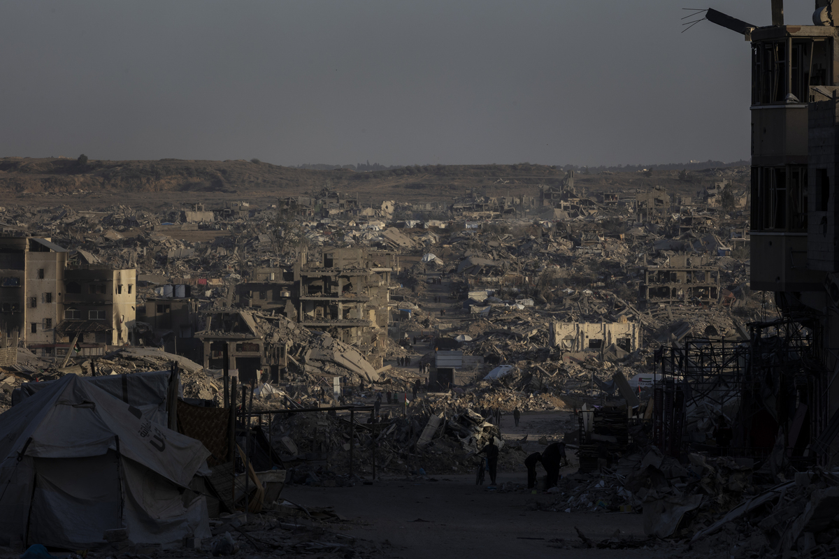 Palestinians walk among the rubble of destroyed buildings on the streets of Sheikh Radwan district, devastated by Israeli bombings in Gaza City, Gaza on October 20, 2025. [Mahmoud Abu Hamda - Anadolu Agency]