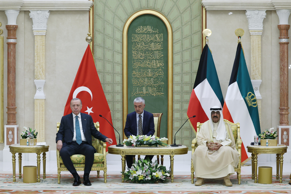 Turkish President Recep Tayyip Erdogan (L) holds interdelegation meetings with the Emir of Kuwait, Mishal Al-Ahmad Al-Jaber Al-Sabah (R) within his official visit in Kuwait City, Kuwait on October 21, 2025. [TUR Presidency / Murat Kula - Anadolu Agency]