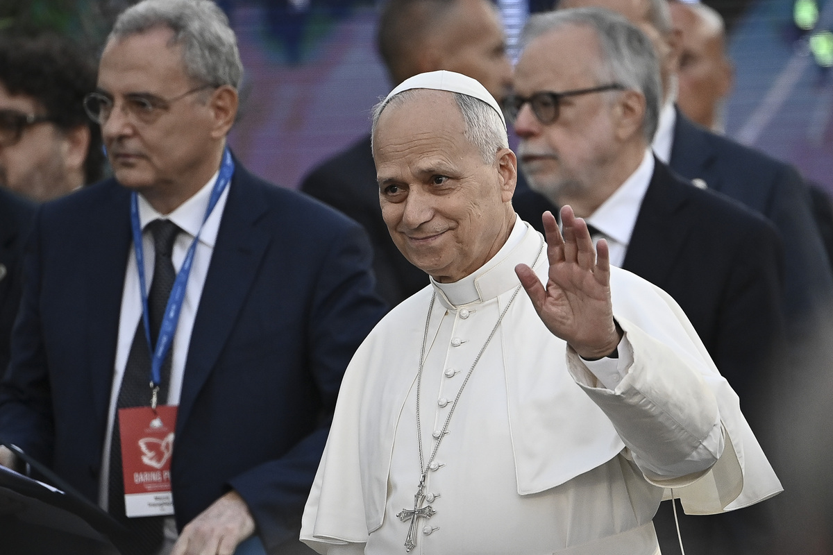 Pope Leo XIV attends the prayer for peace at the Colosseum – Middle East  Monitor