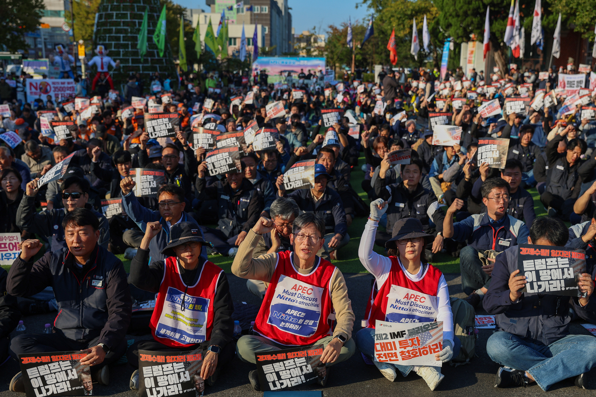 Anti-Trump rally in South Korea during APEC – Middle East Monitor