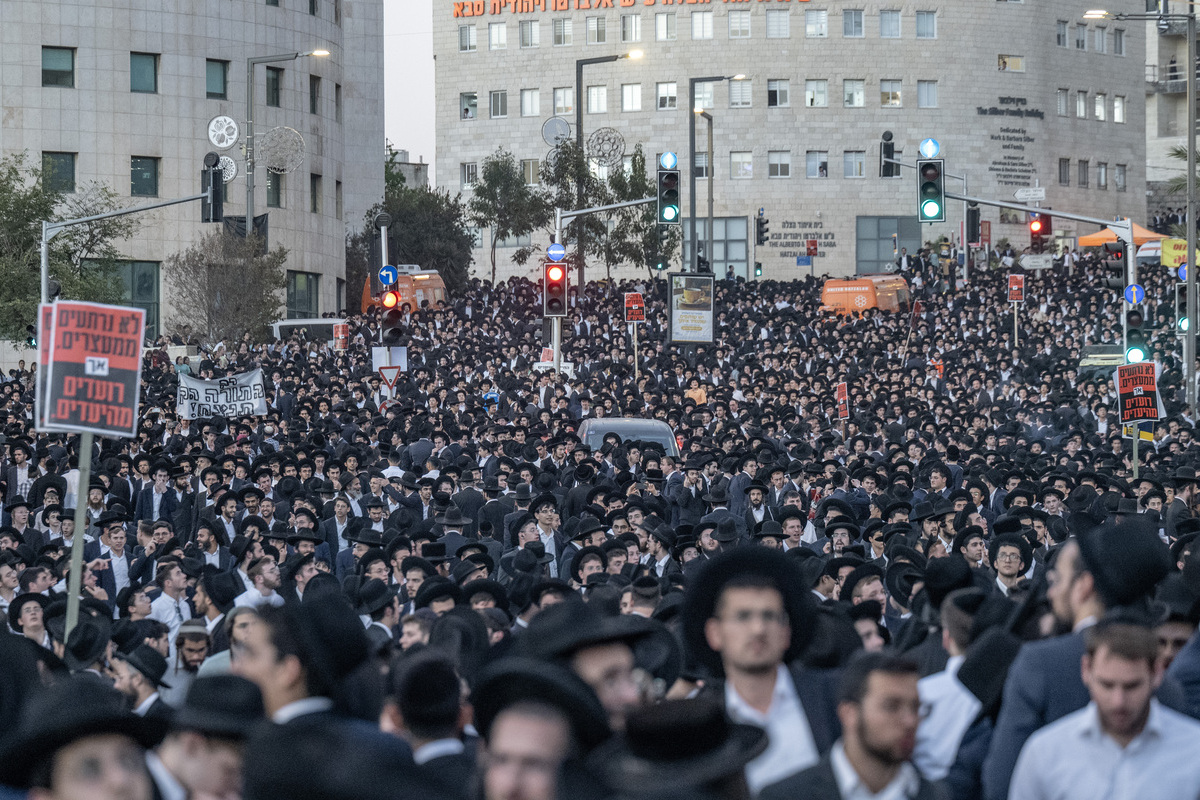 Over 300,000 ultra-orthodox Jews rally in Jerusalem against mandatory military service