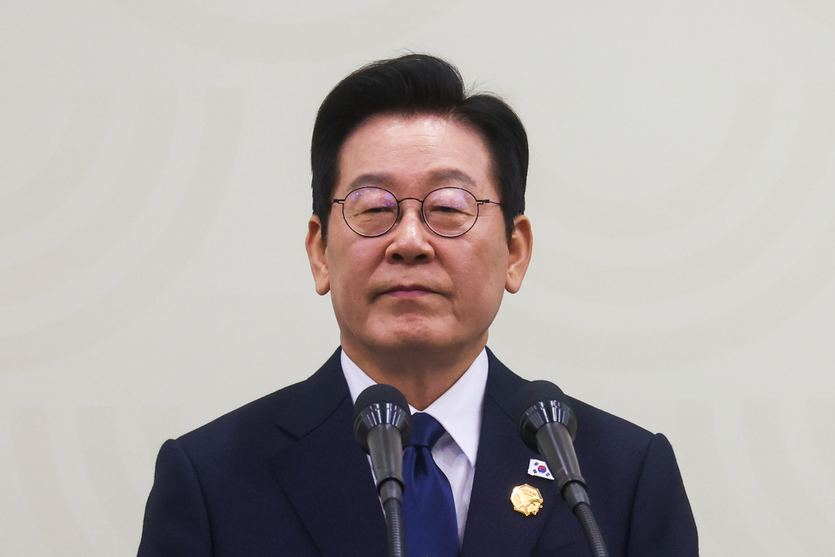 South Korean President Lee Jae-myung speaks during an international press conference after the Asia Pacific Economic Cooperation (APEC) summit was concluded, in Gyeongju, South Korea, on November 1, 2025. [Daniel Ceng - Anadolu Agency]