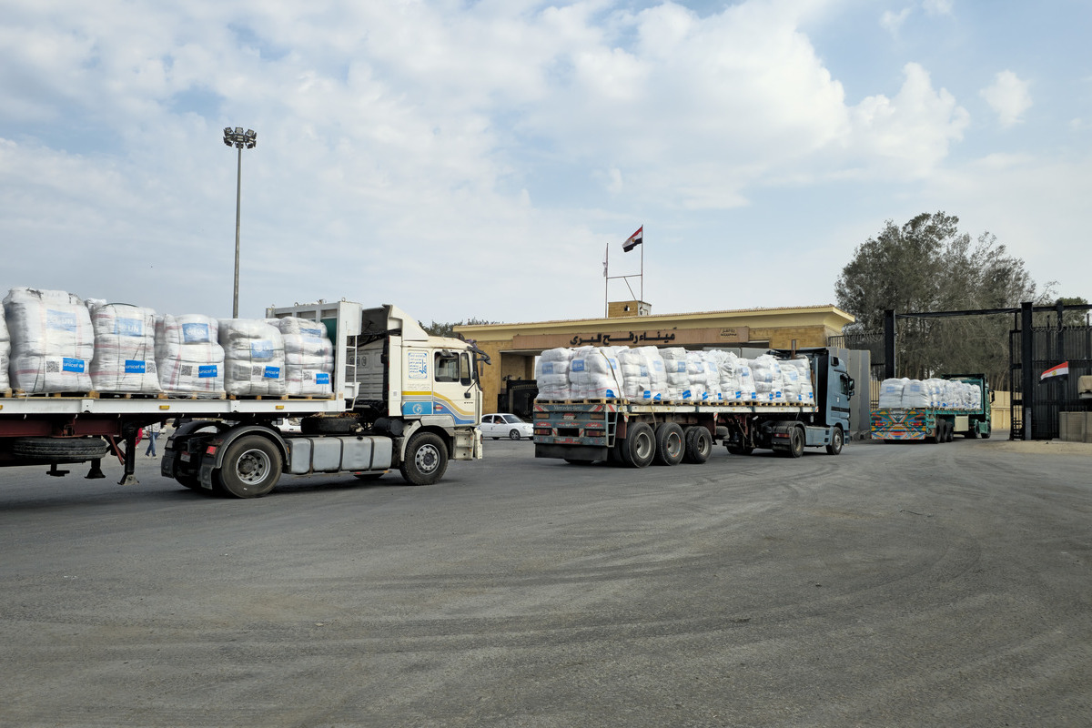 Convoy of trucks, loaded with humanitarian aid, pass through the Rafah Border Crossing to reach Gaza after the ceasefire agreement on November 04, 2025 in Egypt. [Ahmed Sayed - Anadolu Agency]