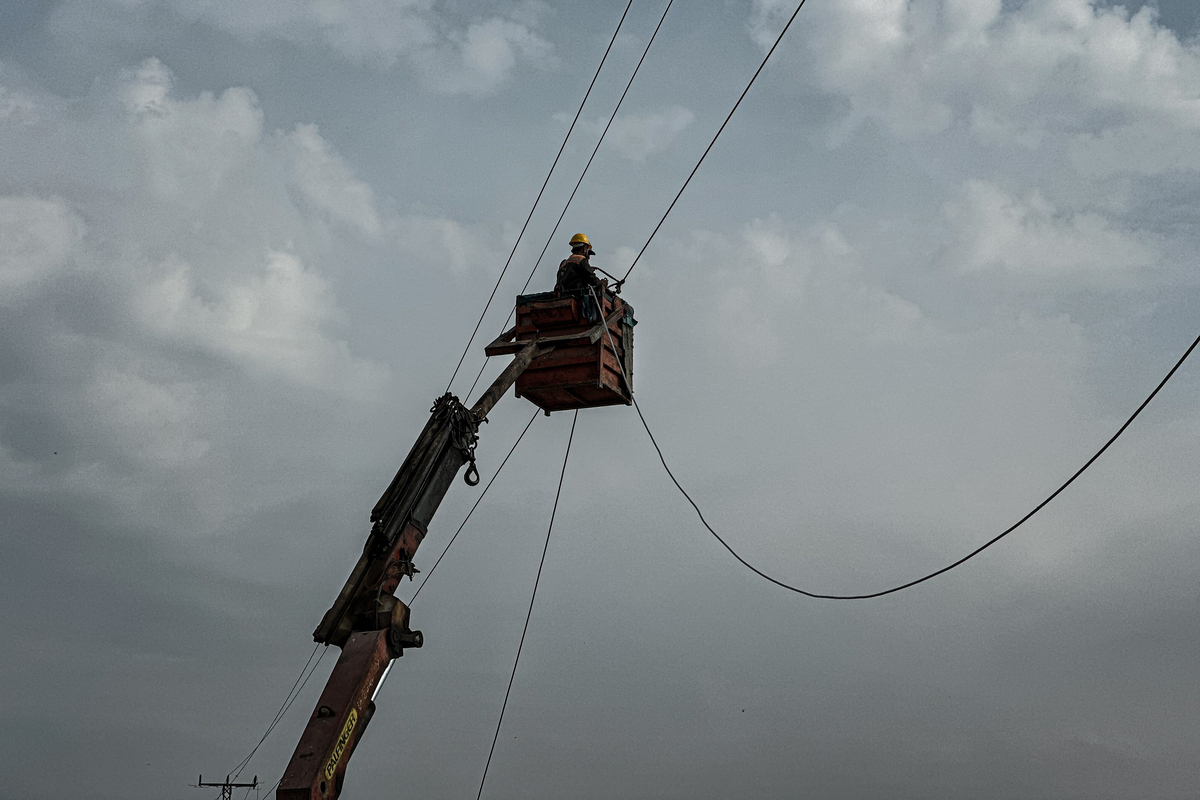 Repair work begins on Gaza’s damaged power lines – Middle East Monitor