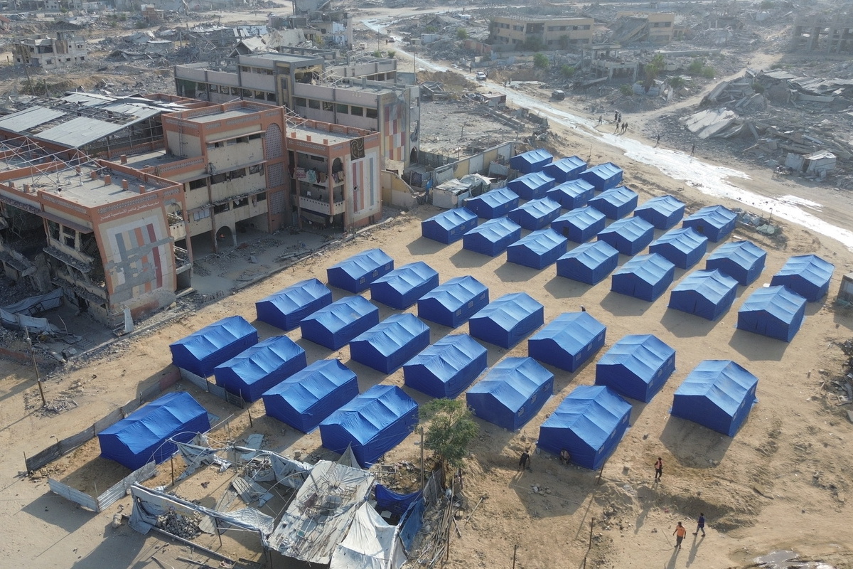Tent city for displaced Palestinians set up in Khan Yunis, Gaza ...
