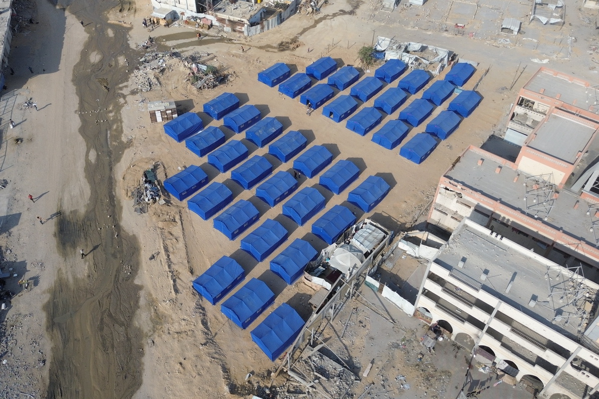 Tent city for displaced Palestinians set up in Khan Yunis, Gaza ...