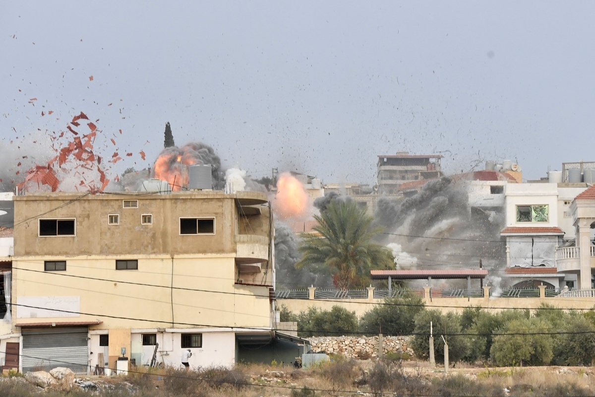 Smoke billows from the area following Israeli attacks on the town of Tayr Dibba in the southern Lebanese province of Tyre, Lebanon, on November 6, 2025. [Houssam Shbaro - Anadolu Agency]