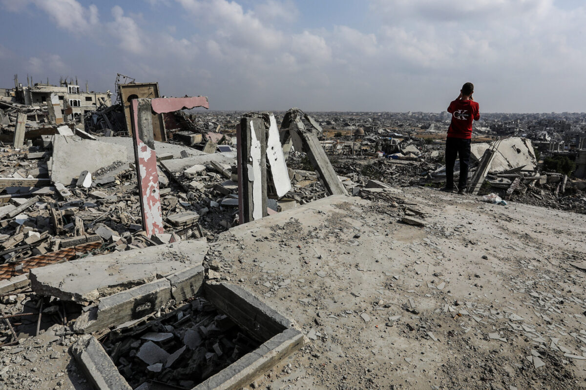 Palestinians inspect heavily damaged homes in the al-Ketiba area following the withdrawal of Israeli forces in Khan Yunis, Gaza, on November 11, 2025. [Abed Rahim Khatib - Anadolu Agency]