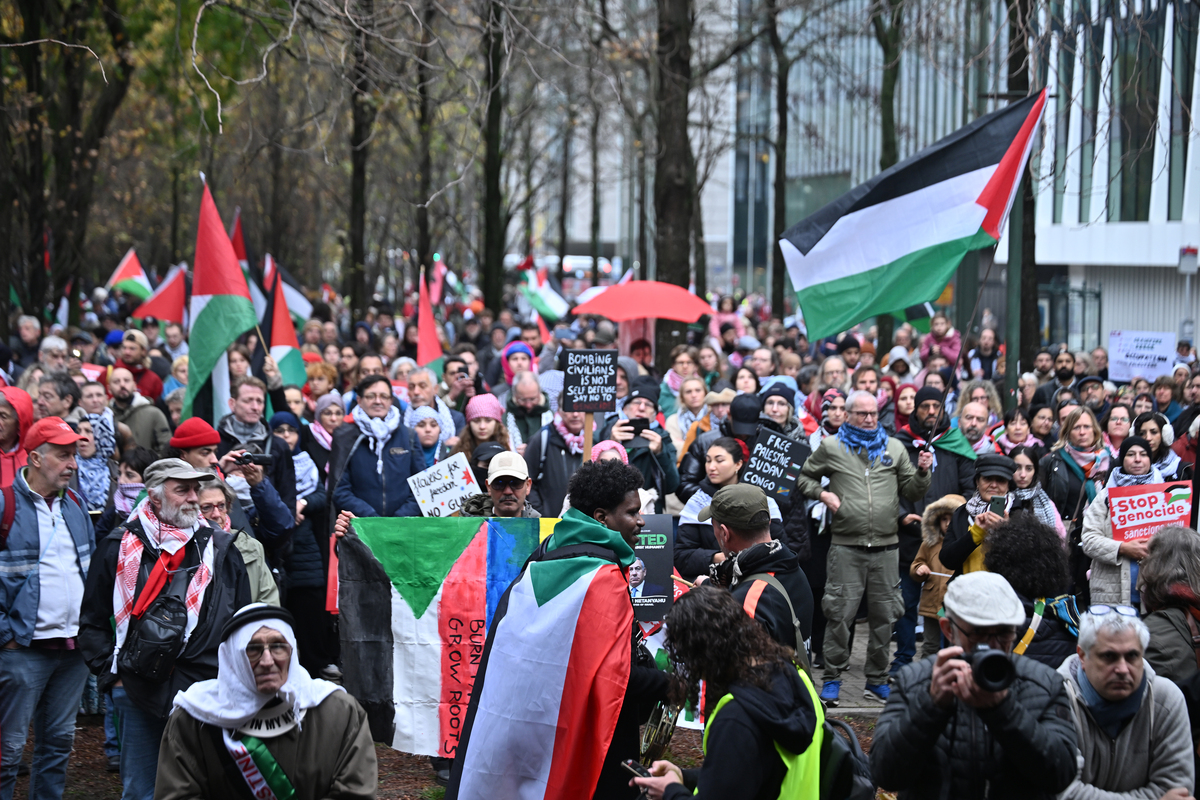 Thousands of protesters gather in front of Brussels North Station (Gare du Nord) to demand the immediate suspension of the partnership agreement between the European Union and Israel, and to denounce Israel's continued attacks on Gaza in violation of the ceasefire on November 16, 2025 in Brussels, Belgium. [Dursun Aydemir - Anadolu Agency]