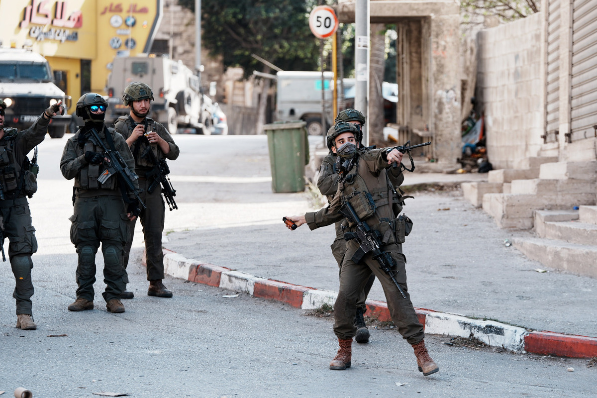 Israeli army carry out large-scale raids including Hajj Nimr Mosque and detained a large number of Palestinians in Nablus, West Bank on November 20, 2025. [Issam Rimawi - Anadolu Agency]