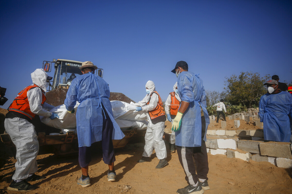 The bodies of 14 Palestinians, handed over by Israel whose identities could not be determined, are being buried in a mass grave in the city of Deir al-Balah, Gaza on November 23, 2025. [Mohammed Nassar - Anadolu Agency]
