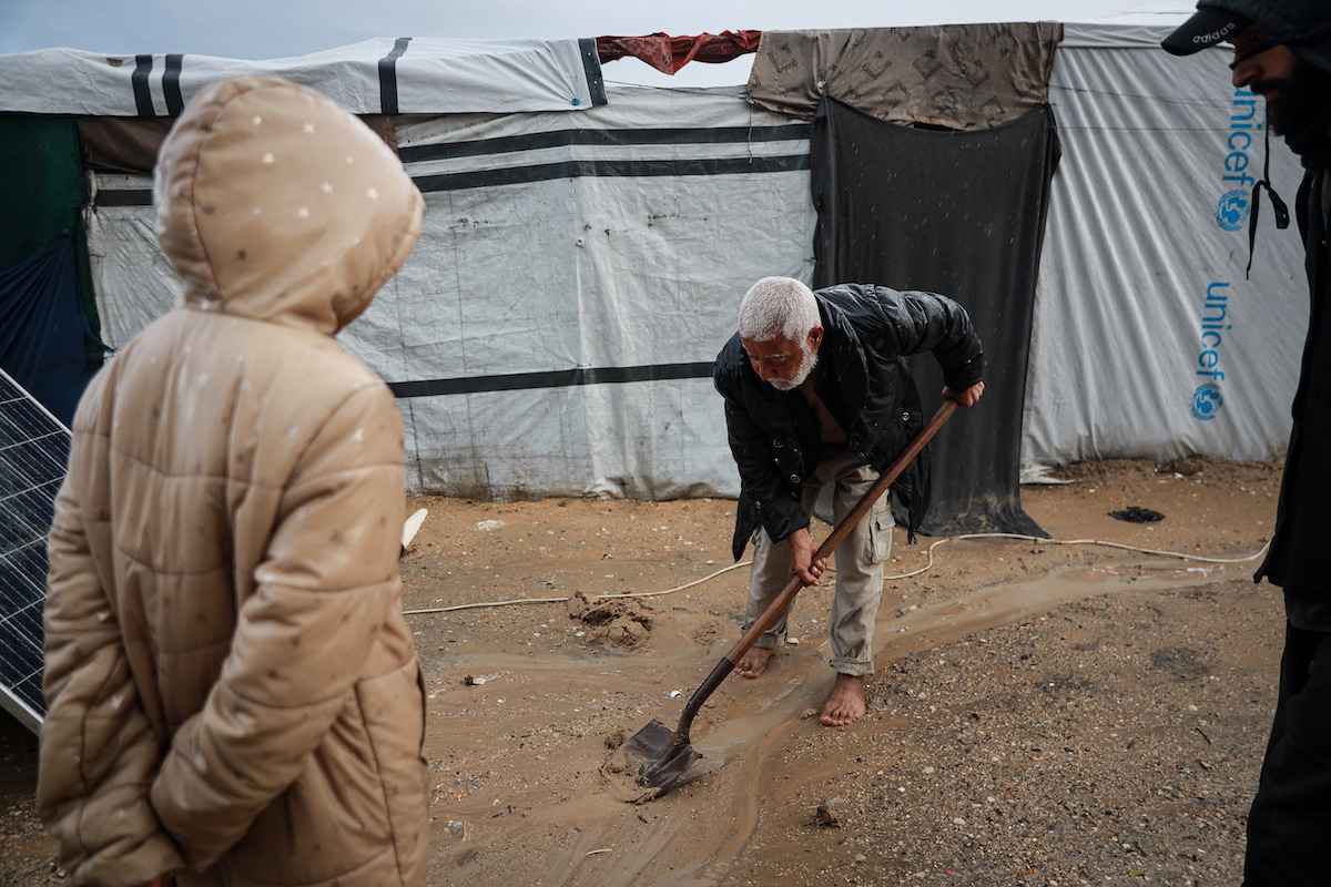 Heavy rain floods tents sheltering displaced Palestinians in Deir al ...
