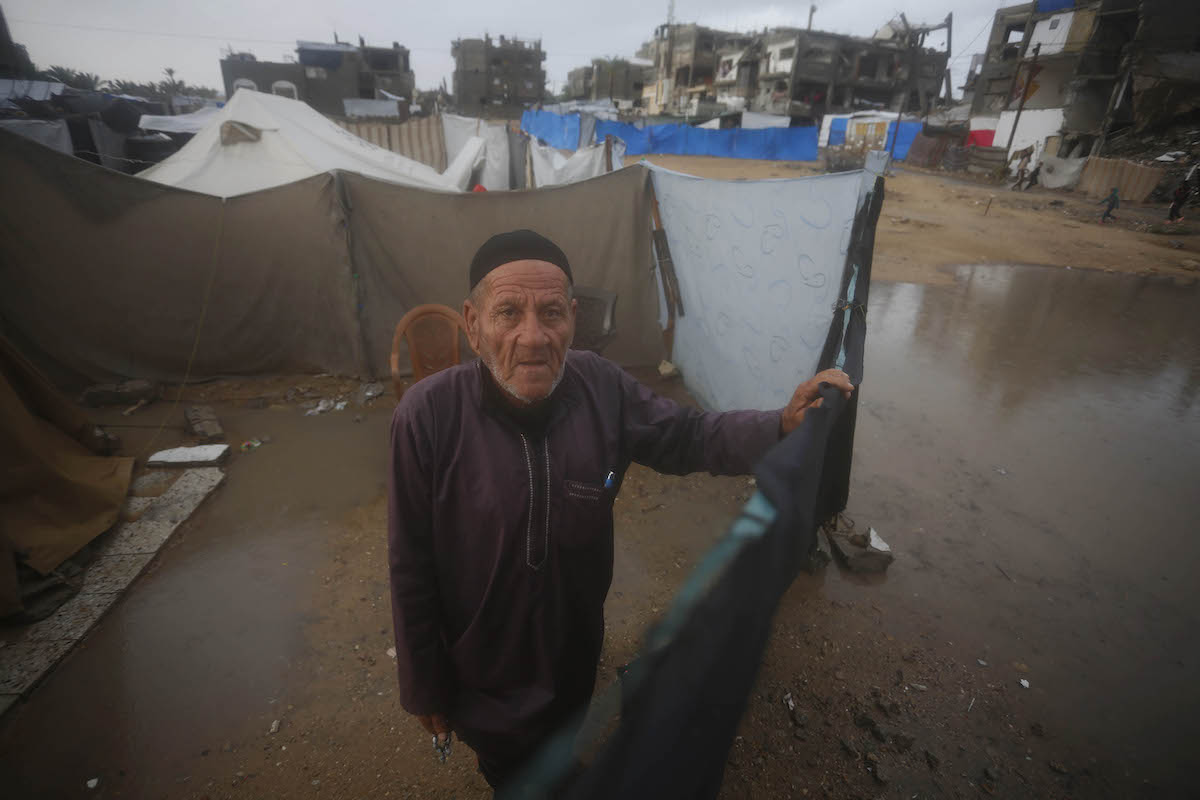 Heavy rain floods tents sheltering displaced Palestinians in Gaza Strip ...