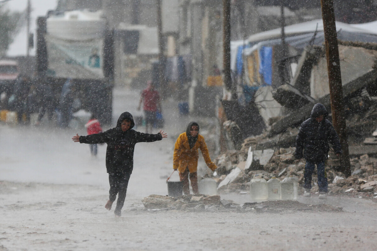 Heavy rain floods tents sheltering displaced Palestinians in Gaza Strip ...