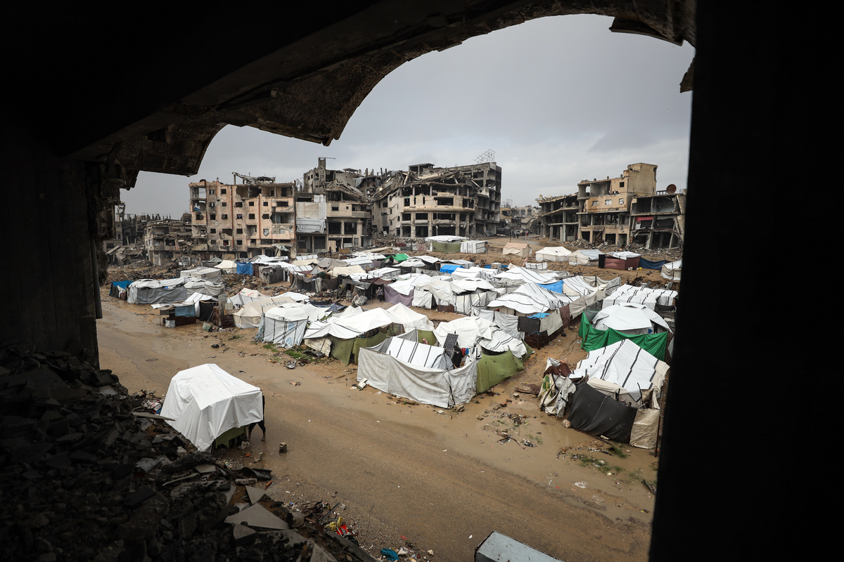 Heavy rain floods displaced Palestinians’ tents in Gaza – Middle East ...