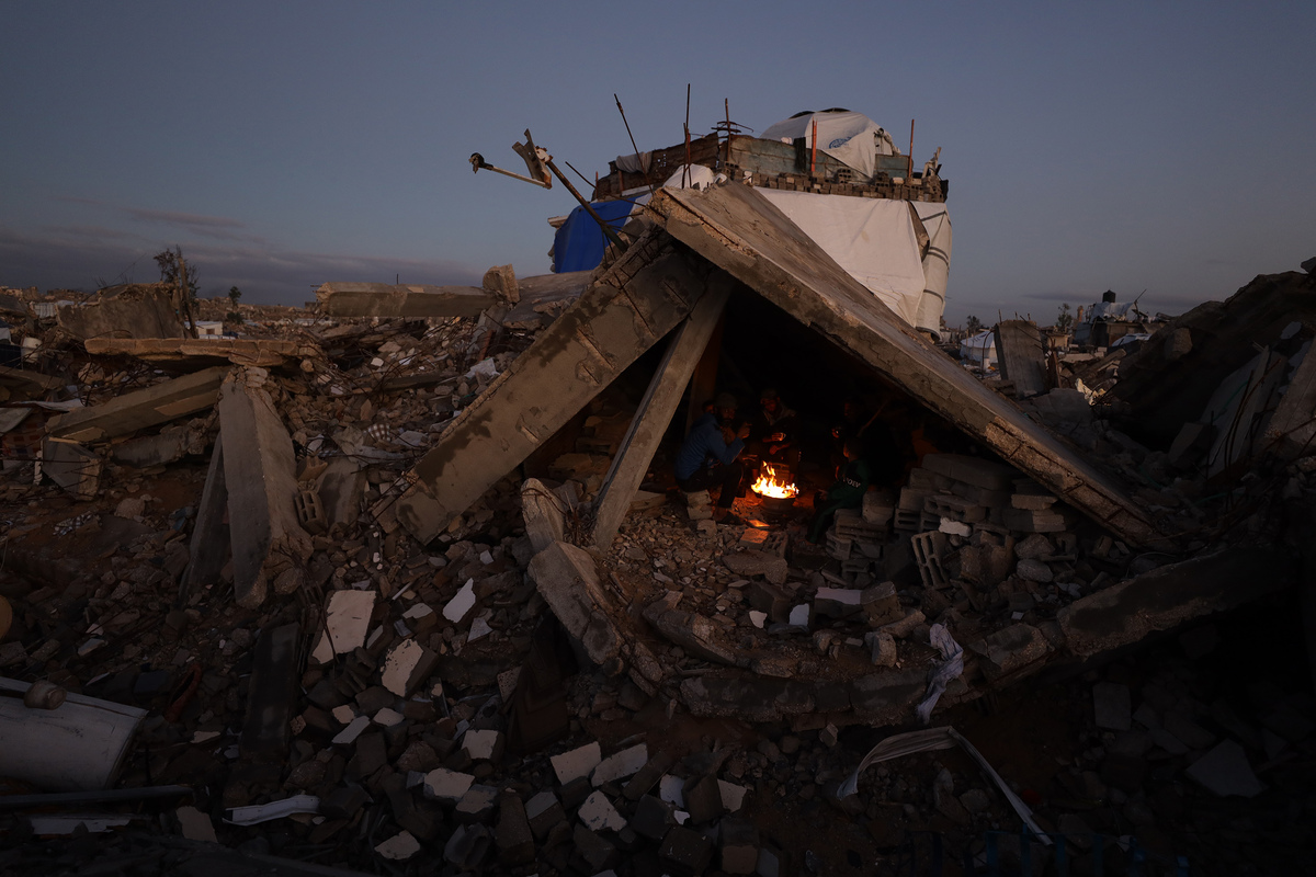 Heavy rain floods displaced Palestinians’ tents in Gaza – Middle East ...