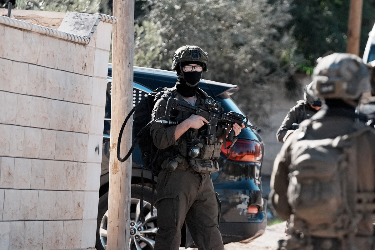 Israeli army deploy extensive reinforcements to the area and sent armored engineering vehicles to several locations as they launch a large-scale attack early in the morning on the city of Tubas in the northern West Bank and nearby towns on November 26, 2025. [Issam Rimawi - Anadolu Agency]