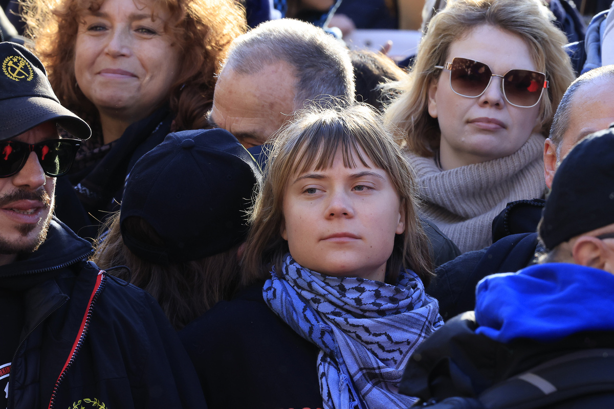 Swedish activist Greta Thunberg attends a demonstration against the Italian government’s proposed budget law and in support of Palestinians in Rome, Italy, on November 29, 2025. [Riccardo De Luca - Anadolu Agency]