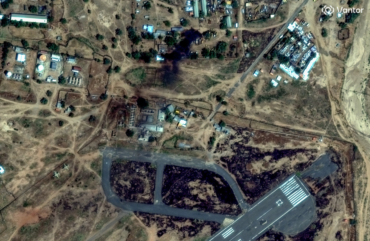 Vantor close-up satellite imagery reveals active smoke plumes rising near the perimeter of El Fasher airport. Burned areas are visible surrounding taxiways and adjacent infrastructure, indicating recent or ongoing fires. Please use: Satellite image (c) 2025 Vantor. [ photo via Getty Images]