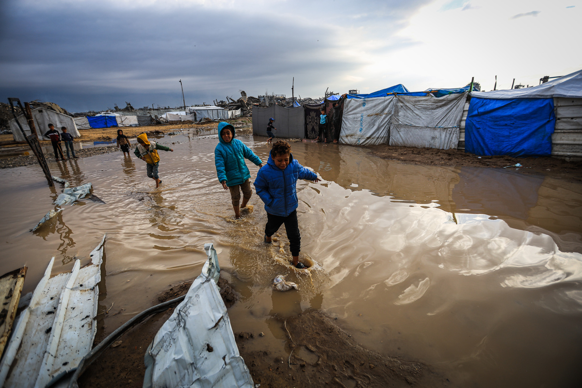 Palestinians struggle with flooding after heavy rain hits the Abu Marhil Camp in the Az-Zaytun neighborhood in Gaza City, Gaza on December 10, 2025. [Hamza Z. H. Qraiqea - Anadolu Agency]