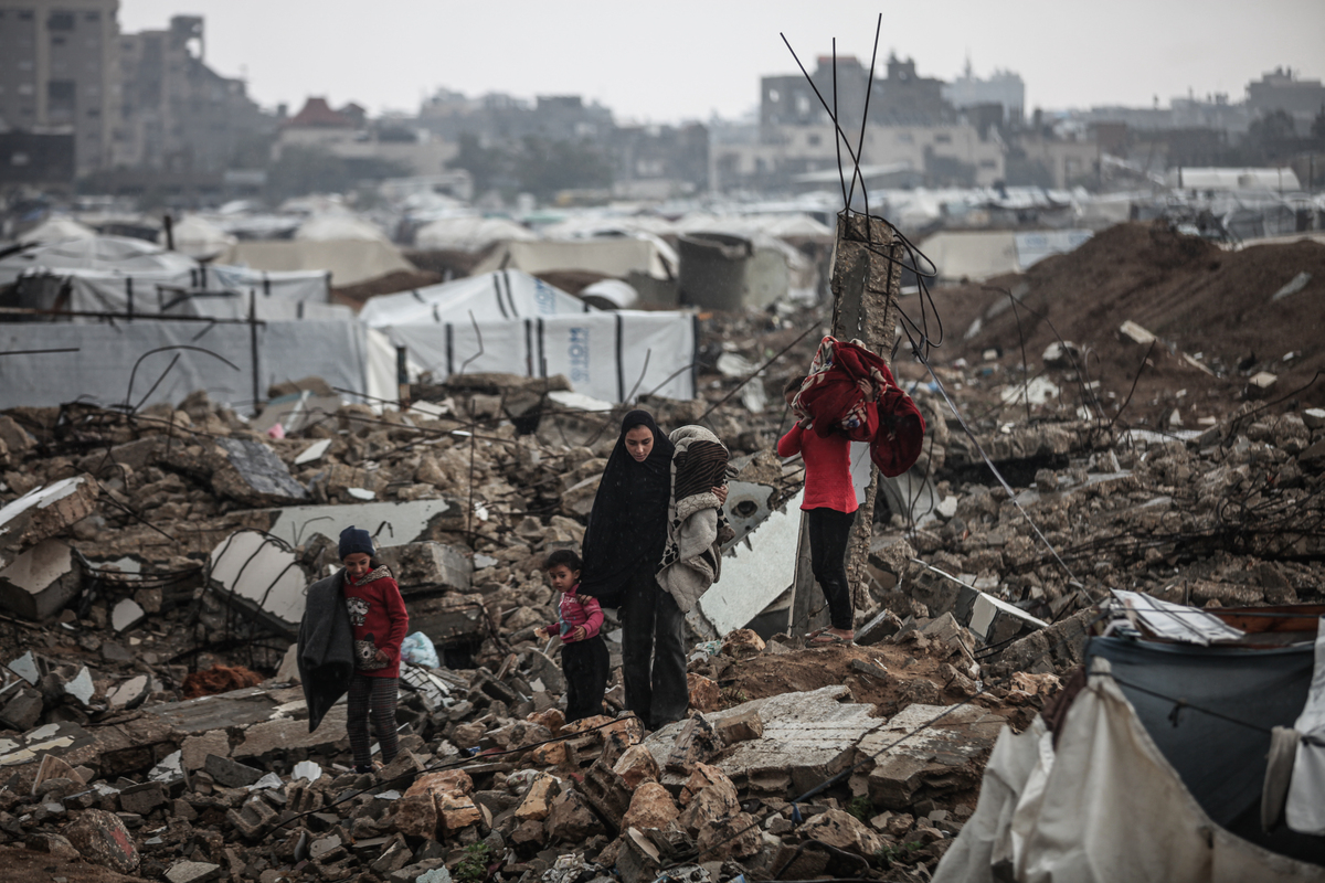 Heavy rains flood thousands of tents sheltering displaced civilians in ...