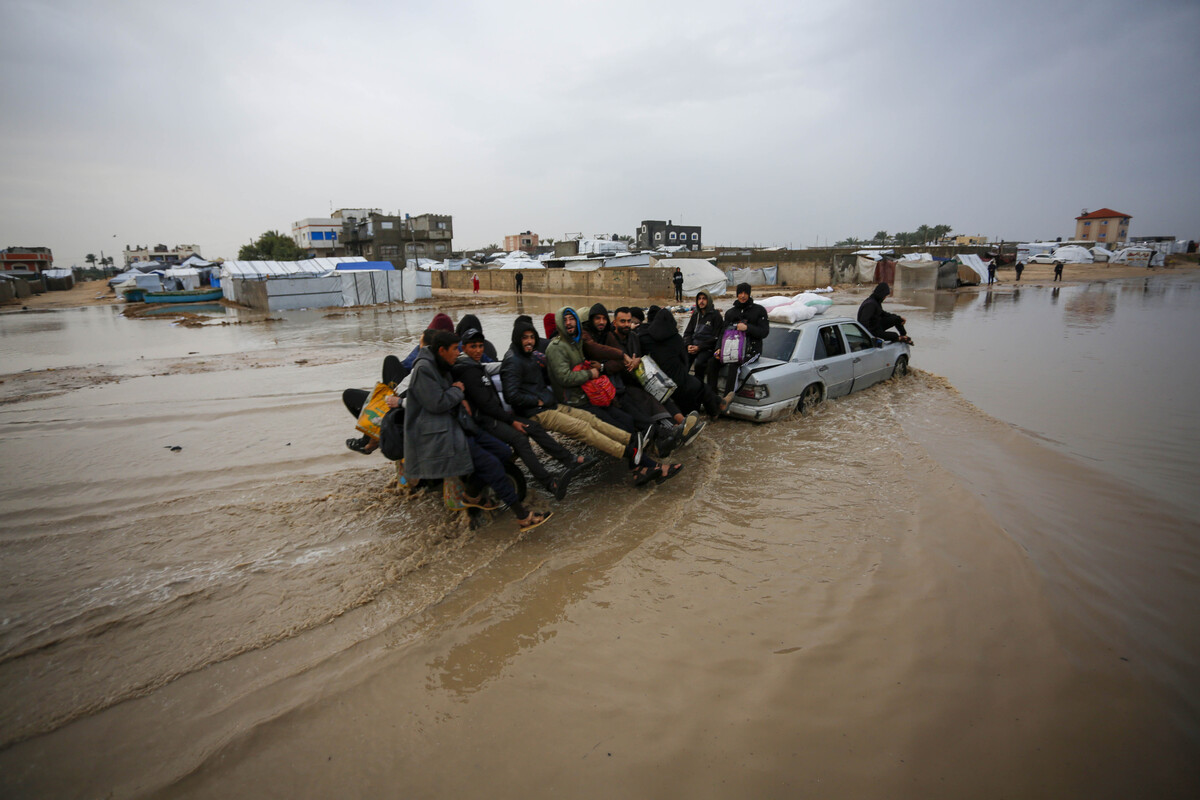 Heavy rains flood thousands of tents sheltering displaced civilians in ...