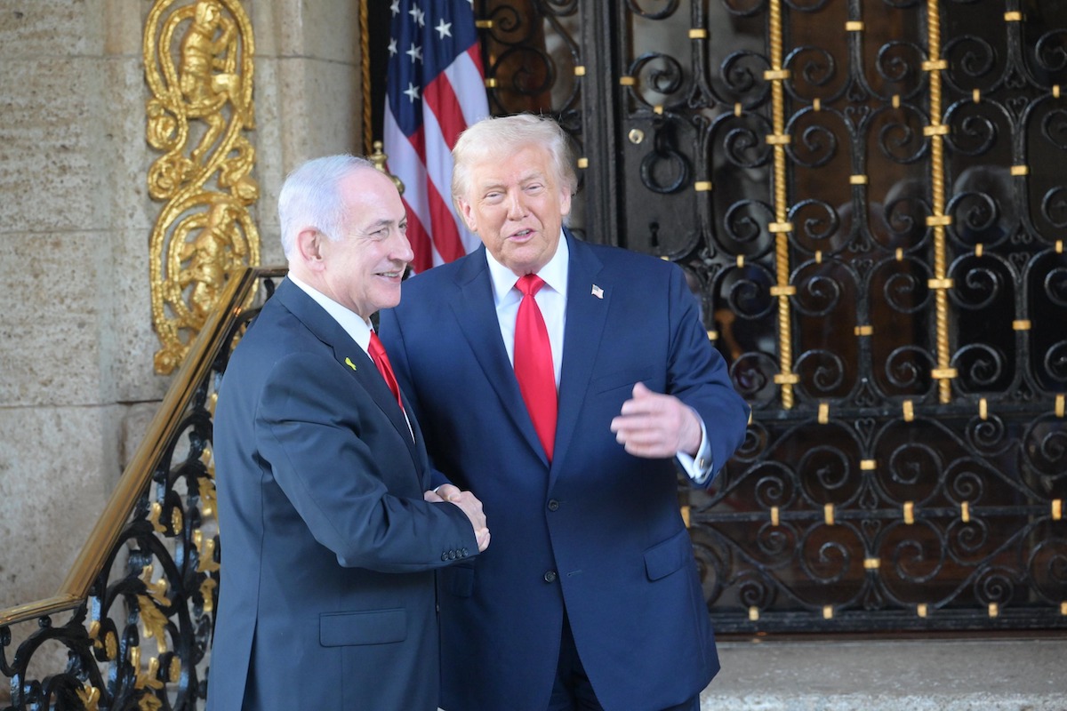 U.S. President Donald Trump (R) welcomes Israeli Prime Minister Benjamin Netanyahu (L) at his Mar-a-Lago residence in Florida, United States on December 29, 2025. [Amos Ben-Gershom (GPO)/Handout - Anadolu Agency]