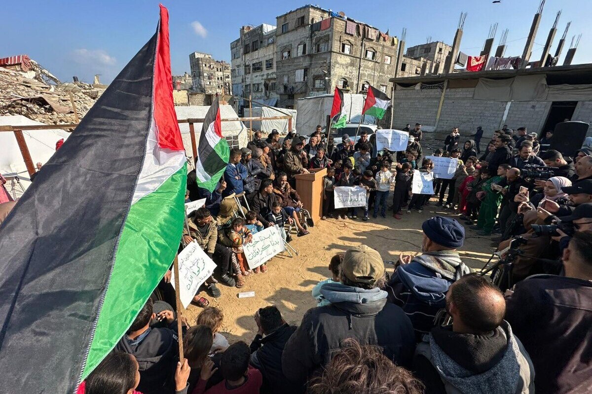 Families call on the International community for metal shelters as severe weather continues to hit Gaza. [Mohammed Asad/Middle East Monitor]