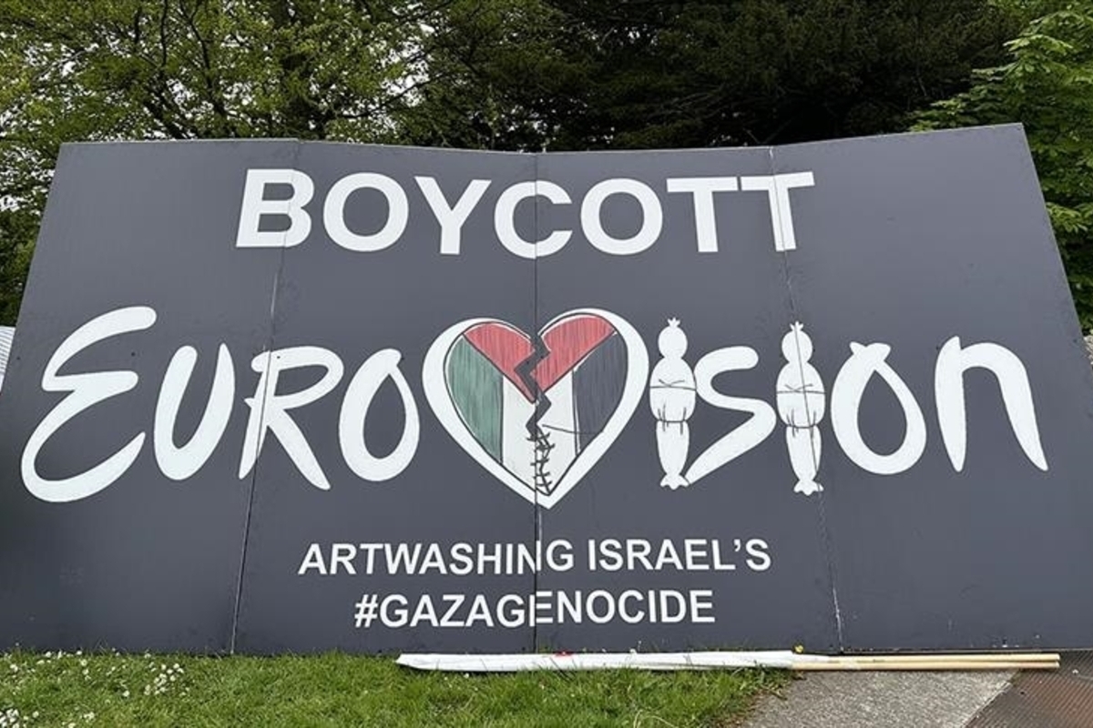 A protest banner calling for a boycott of Eurovision. [Photo by AA]