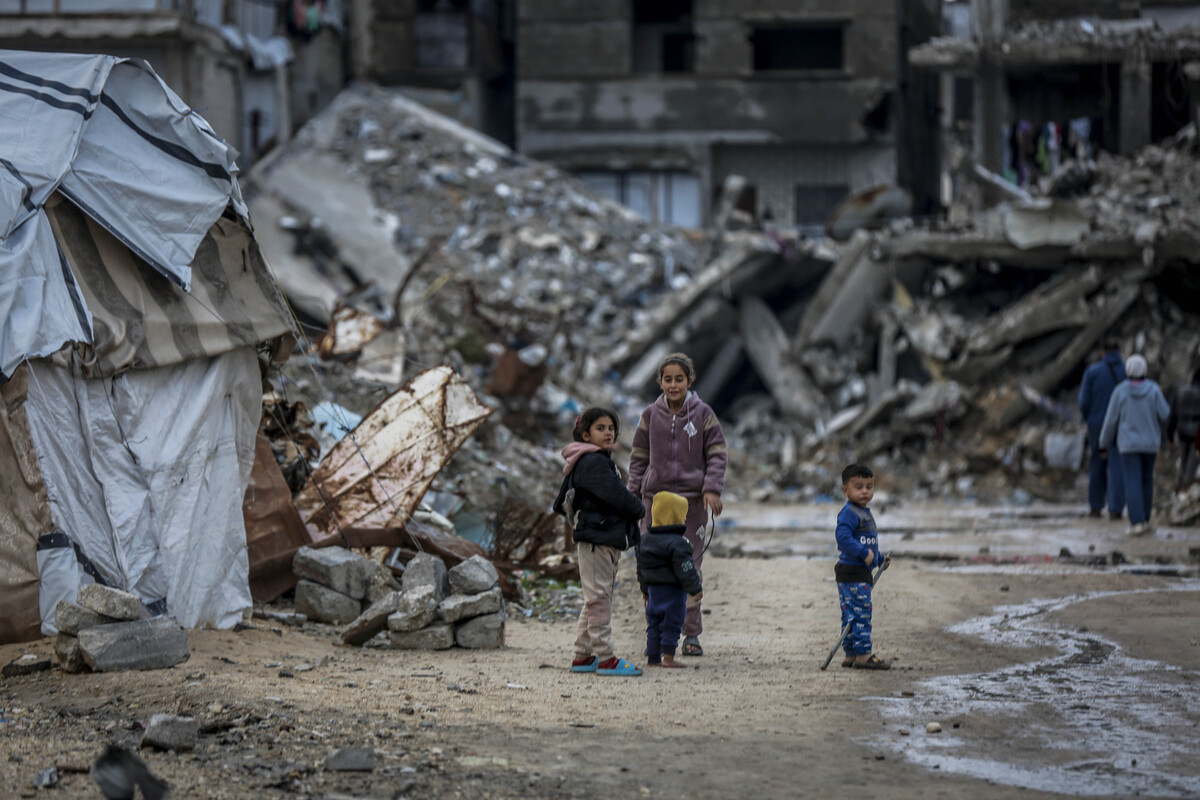Palestinian children, whose homes were destroyed in Israeli attacks, struggle surviving in the severe winter storm and freezing cold in the Sheikh Ridwan neighborhood in the northern Gaza Strip on January 2, 2026. [Saeed M. M. T. Jaras - Anadolu Agency]