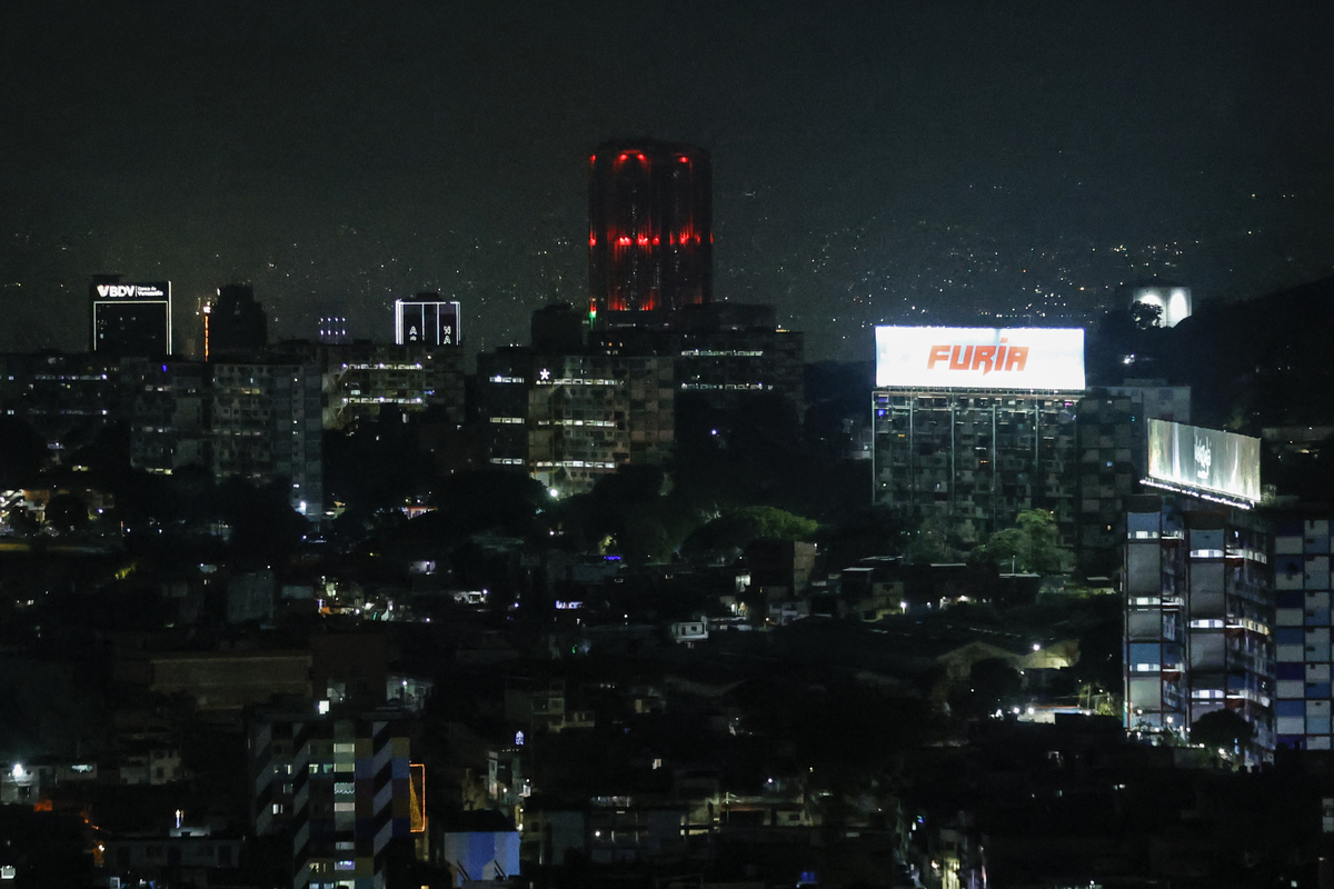 Explosions heard in Venezuela\u2019s capital amid US tensions \u2013 Middle East Monitor