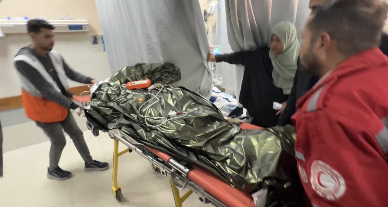 Palestinians killed and injured following an Israeli attack on al-Mawasi area in Rafah, are brought to Nasser Hospital in Khan Yunis, Gaza on January 3, 2026. [Abed Rahim Khatib - Anadolu Agency]