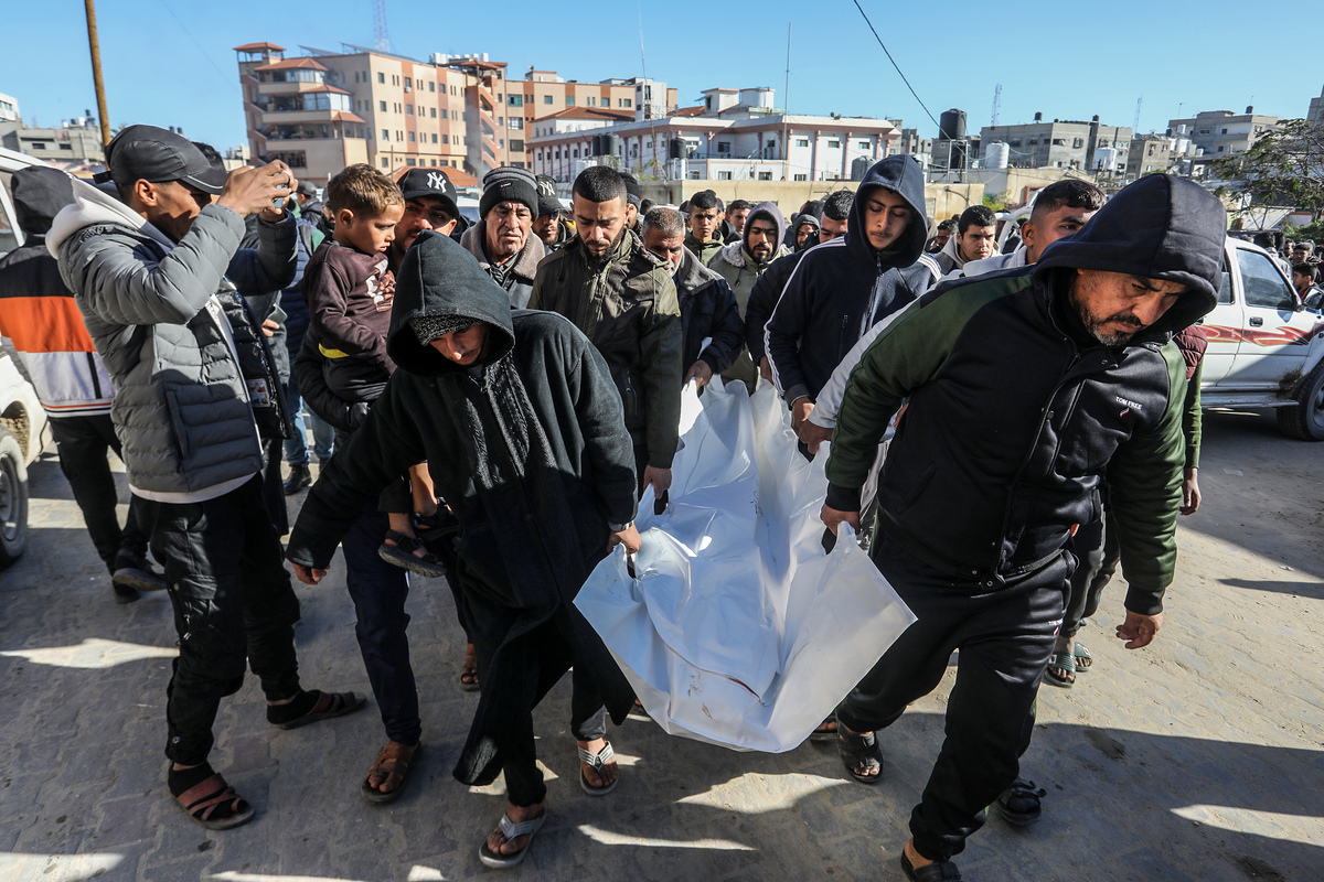 Body of a Palestinian fisherman are brought to Nasser Hospital in Khan Yunis, in the southern Gaza Strip, after an Israeli army attack targeted a small fishing boat off the coast on January 4, 2026. [Abed Rahim Khatib - Anadolu Agency]
