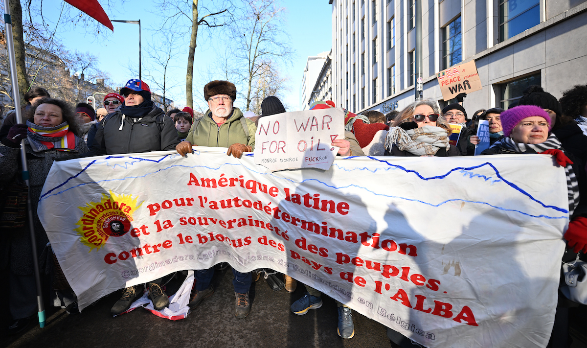 Hundreds of people gather in front of the U.S. Embassy holding signs and banners to protest the U.S. intervention in Venezuela in the city of Brussels, Belgium on January 04, 2025. [Dursun Aydemir - Anadolu Agency]
