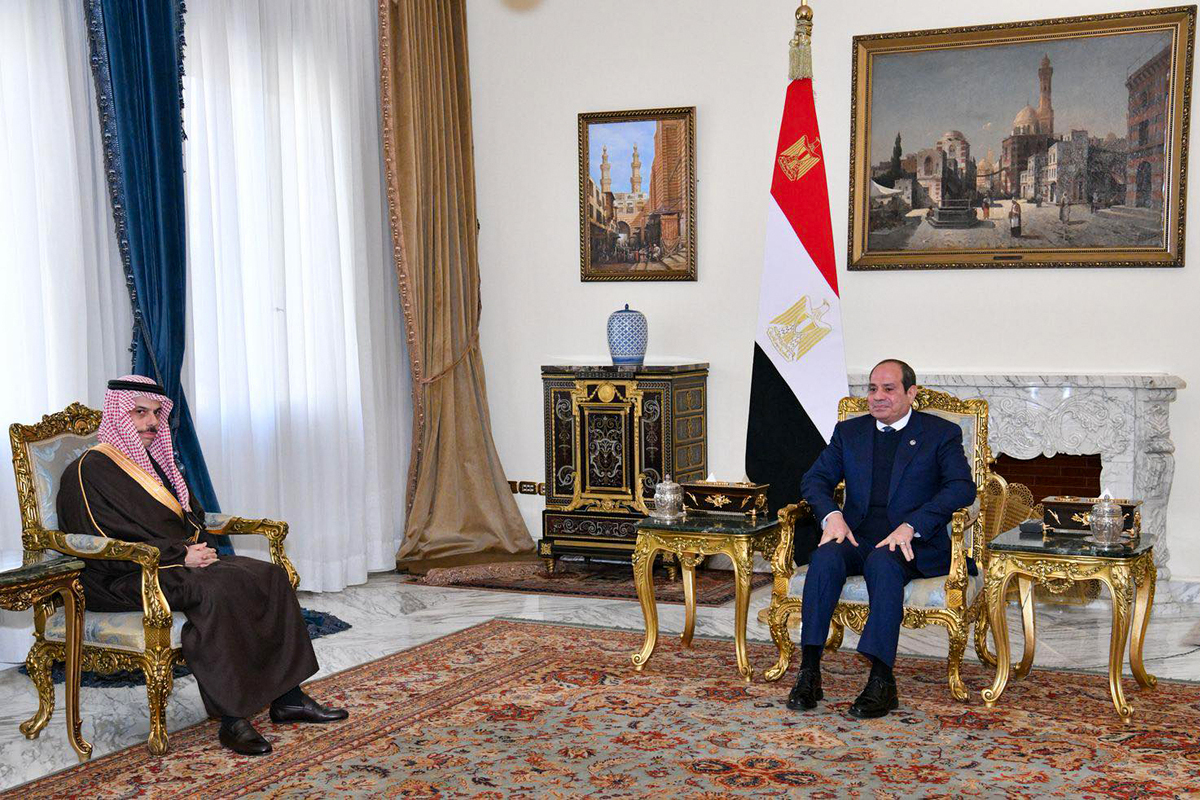Egyptian President Abdel Fattah el-Sisi (R) meets with Saudi Arabia’s Foreign Minister Faisal bin Farhan (L) at the al-Ittihadiya Palace in the capital, Cairo, Egypt on January 5, 2026. [Egyptian Presidency / Handout - Anadolu Agency]