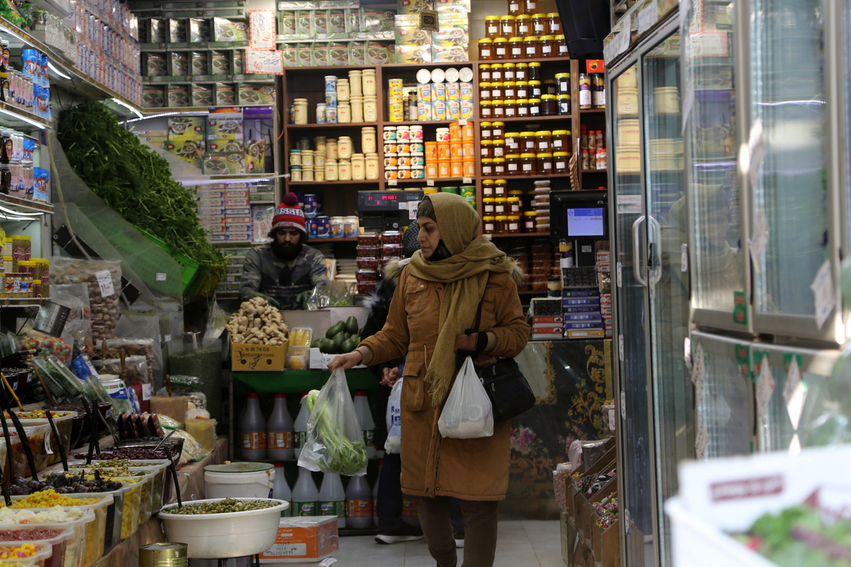 Economic crisis in Iran negatively impacts the people \u2013 Middle East Monitor