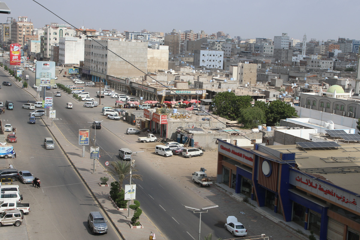 Yemeni government forces impose curfew in Aden \u2013 Middle East Monitor
