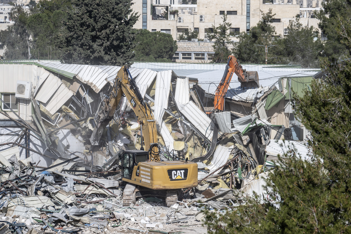 The Israel Land Authority teams accompanied by Israeli police demolish structures at the headquarters of UNRWA in Jerusalem on January 20, 2026. [Mostafa Alkharouf - Anadolu Agency]