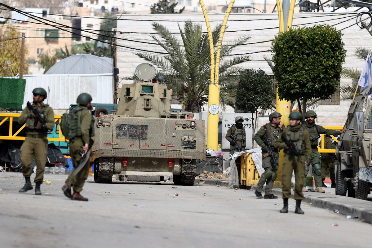 Israeli military patrols the streets of Hebron during a raid as a curfew is in effect in neighborhood in the West Bank on January 20, 2026. [Issam Rimawi - Anadolu Agency]